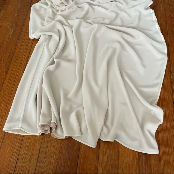 Elegant White Evening Gown - Picture 13 of 14